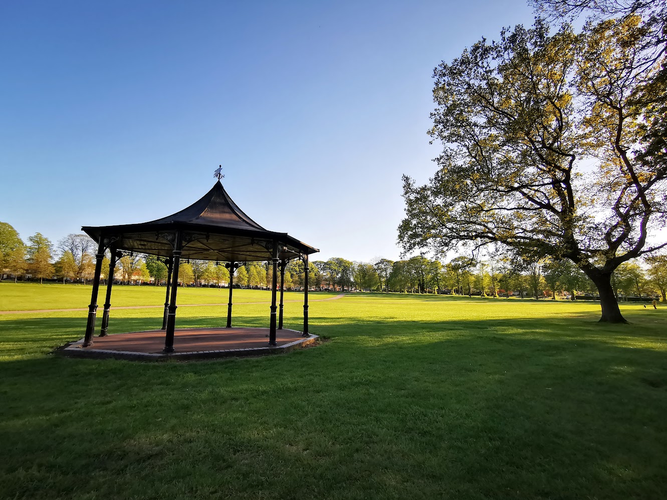 Haverhill's Recreation Ground - A open park in the centre of Haverhill with Bandstand, Splashpad, Splash Pad Kisok Cafe and Play area